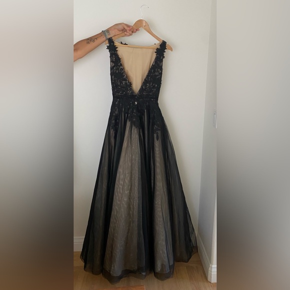 Mac Duggal Black Embellished Prom Ballgown Dress - Picture 4 of 9